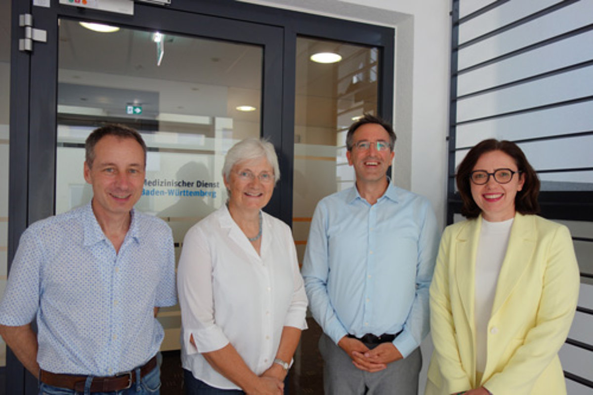 Gruppenbild. Von links Dr. Thomas Rösel, Heike Beahrens, Andreas Klein, Sybille Stindl